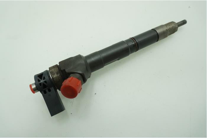 Injector (diesel) from a Volkswagen Golf VII (AUA) 2.0 TDI 16V 2016