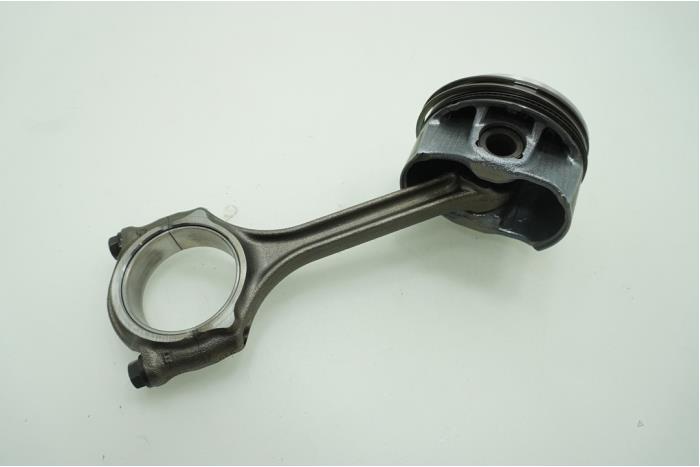 Connecting rod from a Opel Astra K Sports Tourer 1.2 Turbo 12V 2021