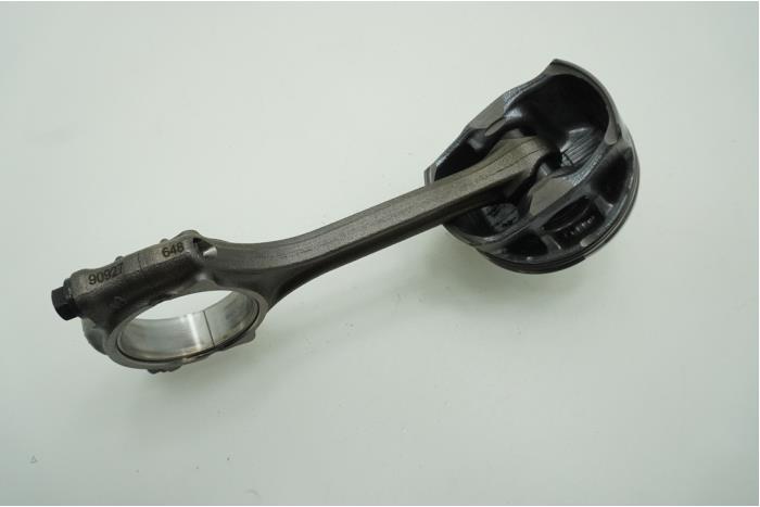 Connecting rod from a Opel Astra K Sports Tourer 1.2 Turbo 12V 2021