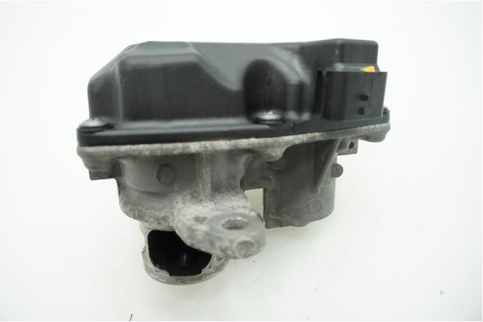 EGR valve from a Mercedes-Benz Vito (447.6) 1.6 109 CDI 16V 2022