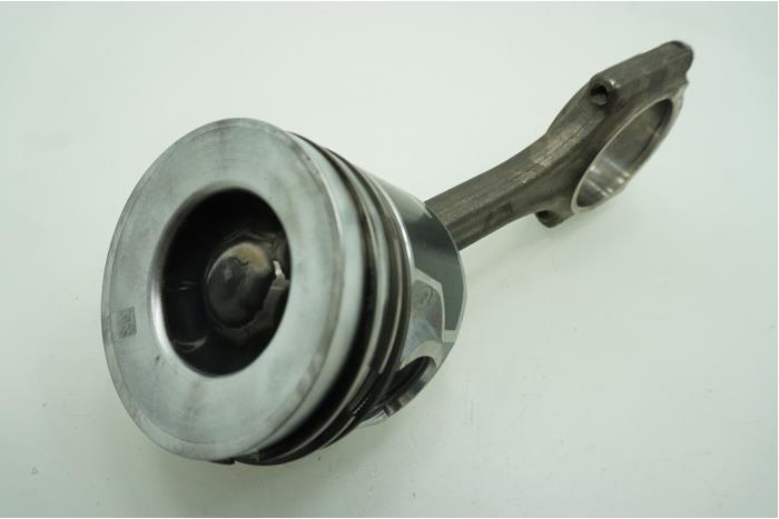 Connecting rod from a Ford Transit Connect (PJ2) 1.5 EcoBlue 2021