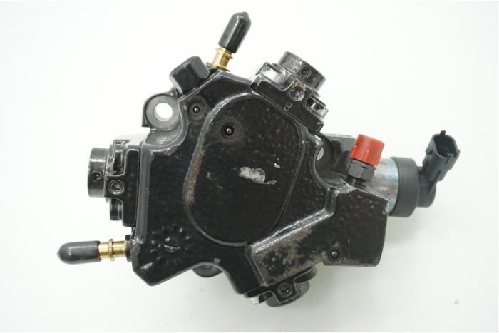 Mechanical fuel pump from a Renault Trafic (1FL/2FL/3FL/4FL) 1.6 dCi Twin Turbo 2019