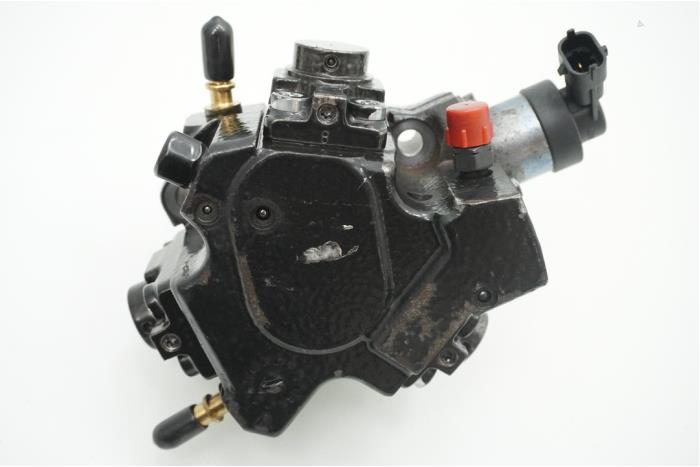 Mechanical fuel pump from a Renault Trafic (1FL/2FL/3FL/4FL) 1.6 dCi Twin Turbo 2019