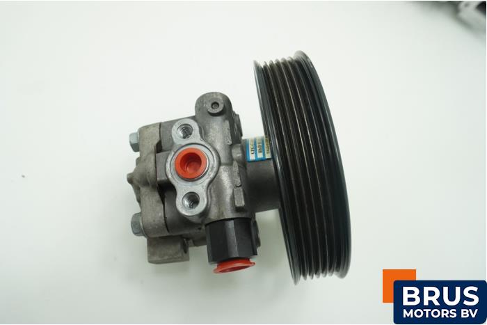 Usagé Pompe de direction Kia Sorento III (UM) 2.2 CRDi 16V VGT 4x2 Prix € 90,75 Prix TTC proposé par Brus Motors BV