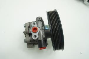 Used Power steering pump Kia Sorento III (UM) 2.2 CRDi 16V VGT 4x2 Price € 90,75 Inclusive VAT offered by Brus Motors BV