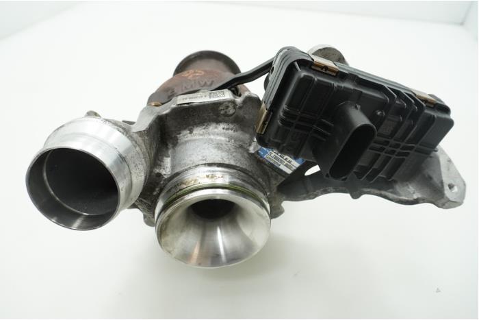 Turbo from a BMW 1 serie (F20) 116d 1.6 16V Efficient Dynamics 2015