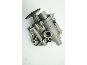 Used Oil pump Volkswagen Golf VII (AUA) 1.4 TSI 16V Price € 90,75 Inclusive VAT offered by Brus Motors BV