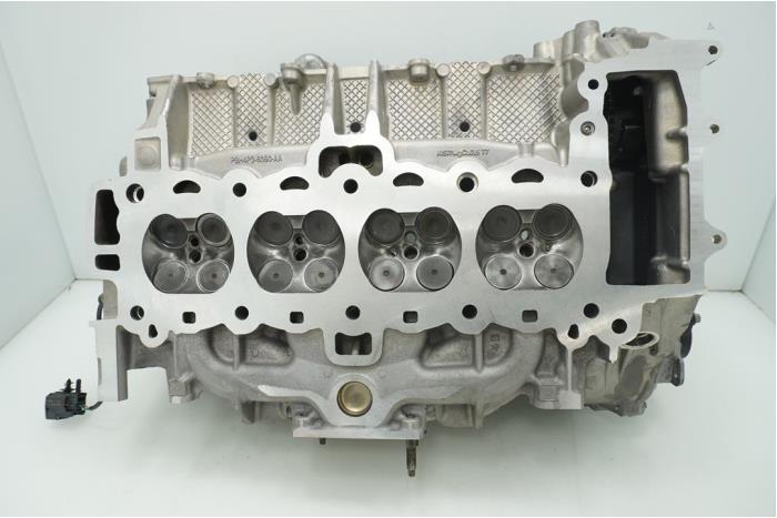 Cylinder head from a Jaguar F-Pace 2.0 Turbo 16V 2019