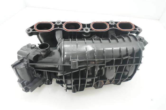Intake manifold from a Peugeot 3008 I (0U/HU) 1.6 VTI 16V 2014