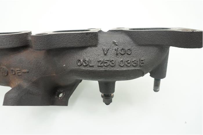 Exhaust manifold from a Audi A4 (B8) 2.0 TDI 16V 2014