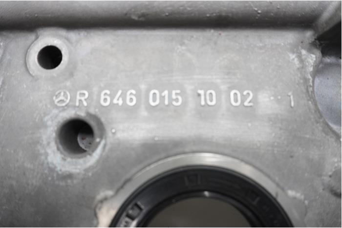 Kettenkasten Deckel van een Mercedes-Benz Sprinter 3,5t (906.63) 313 CDI 16V 2010