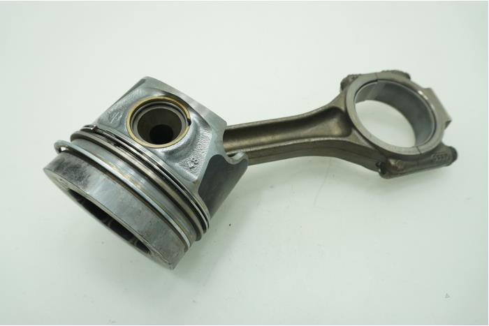 Connecting rod from a Volkswagen Transporter T5 2.0 TDI DRF 2013