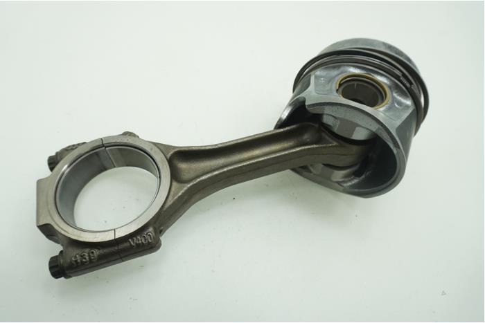 Connecting rod from a Volkswagen Transporter T5 2.0 TDI DRF 2013