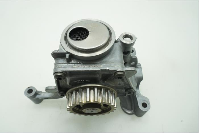 Oil pump from a Ford Fiesta 6 (JA8) 1.0 EcoBoost 12V 125 2016