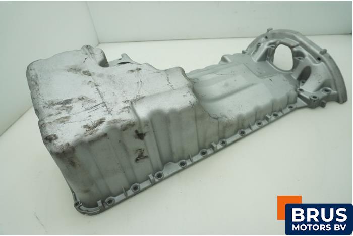 Usagé Couvercle carter Mercedes ML I (163) 270 2.7 CDI 20V Prix € 121,00 Prix TTC proposé par Brus Motors BV