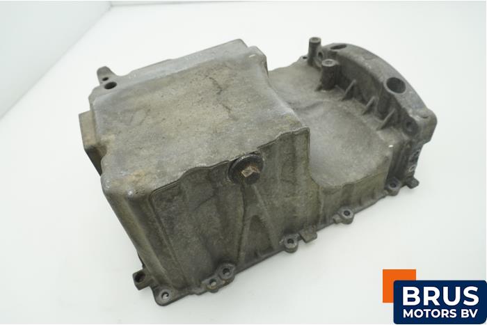 Usagé Couvercle carter Ford Focus 3 Wagon 1.0 Ti-VCT EcoBoost 12V 125 Prix € 90,75 Prix TTC proposé par Brus Motors BV