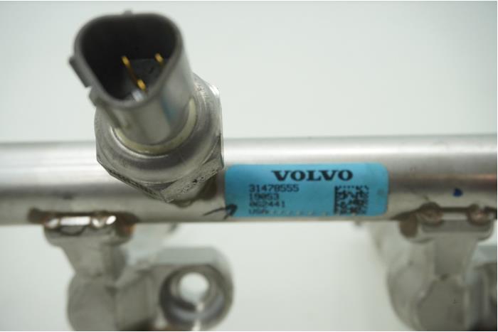 Listwa wtryskowa z Volvo XC90 II 2.0 T6 16V AWD 2020