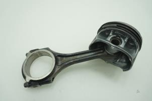 Used Connecting rod Mercedes E (W212) E-200 2.0 Turbo 16V Price € 90,75 Inclusive VAT offered by Brus Motors BV