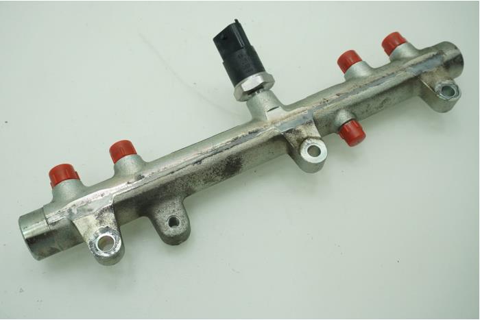 Fuel injector nozzle from a Fiat Ducato (243/244/245) 2.8 JTD Combinato 2004