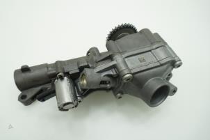 Used Oil pump Mercedes E (W212) E-200 2.0 Turbo 16V Price € 181,50 Inclusive VAT offered by Brus Motors BV