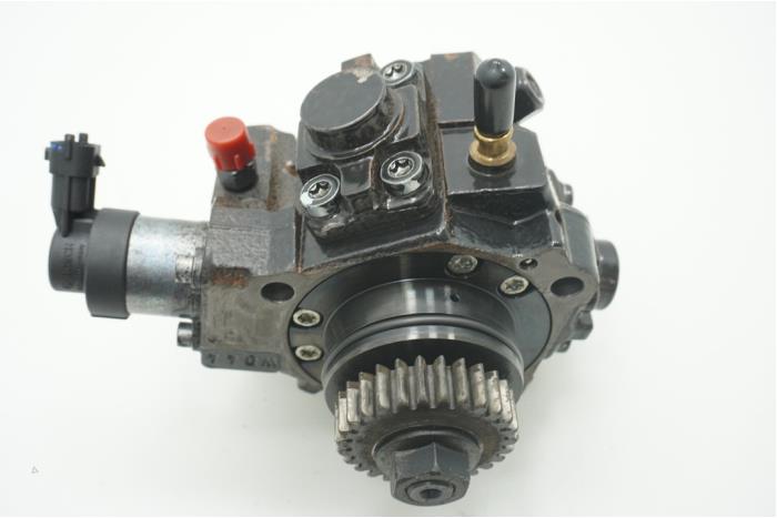 Mechanical fuel pump from a Nissan X-Trail (T32) 1.6 Energy dCi All Mode 2019