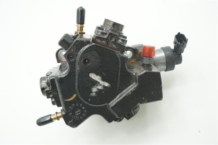 Mechanical fuel pump from a Nissan X-Trail (T32) 1.6 Energy dCi All Mode 2019