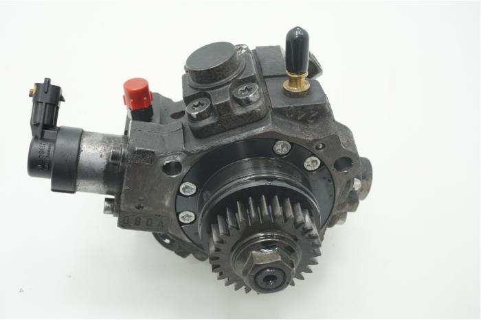 Mechanical fuel pump from a Vauxhall Vivaro B Combi 1.6 CDTI Biturbo 120 2019