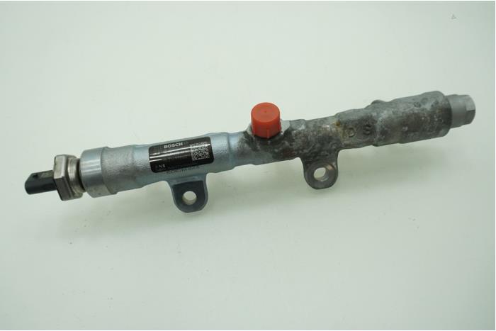 Fuel injector nozzle from a Opel Vivaro Combi 1.5 CDTI 102 2023