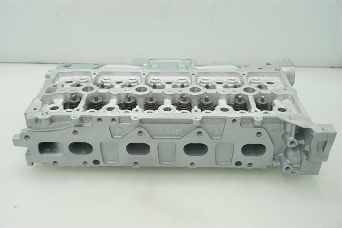 Cylinder head from a Ford Transit 2.0 TDCi 16V Eco Blue 105 2018
