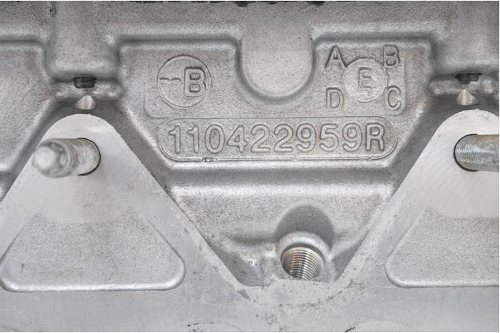 Cylinder head from a Mercedes-Benz Vito (447.6) 1.6 111 CDI 16V 2018