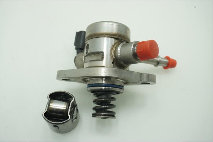Mechanical fuel pump from a Opel Astra K Sports Tourer 1.2 Turbo 12V 2021