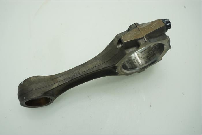 Connecting rod from a Toyota Land Cruiser 100 (J10) 4.2 TDI 100 24V 2005