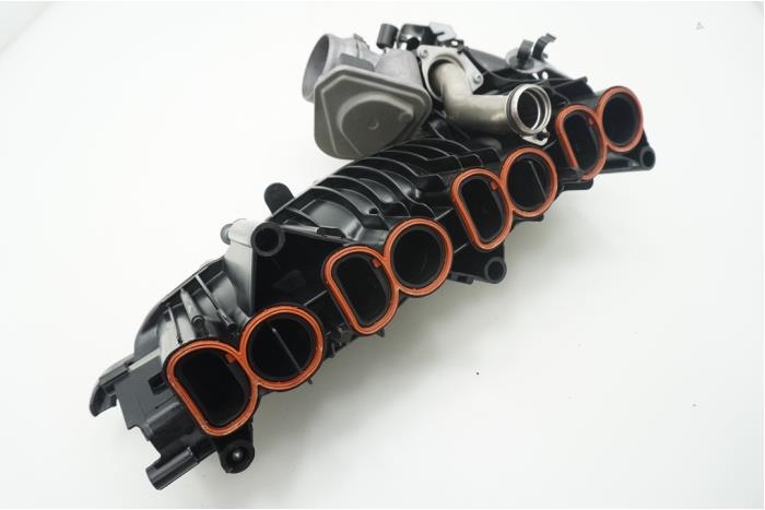 Intake manifold from a BMW 3 serie (E90) 318d 16V 2010