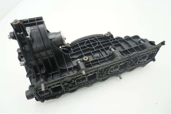 Intake manifold from a Mercedes-Benz C (W204) 2.2 C-220 CDI 16V BlueEFFICIENCY 2011