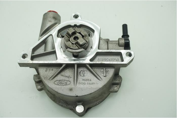 Vacuum pump (diesel) from a Ford Transit 2.0 TDCi 16V Eco Blue 130 4x4 2017