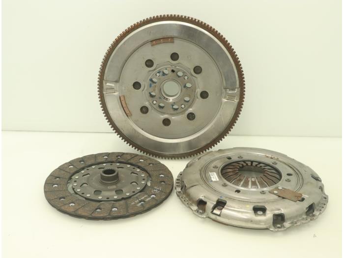 Clutch kit (complete) from a Mercedes-Benz Vito (447.6) 1.6 111 CDI 16V 2016