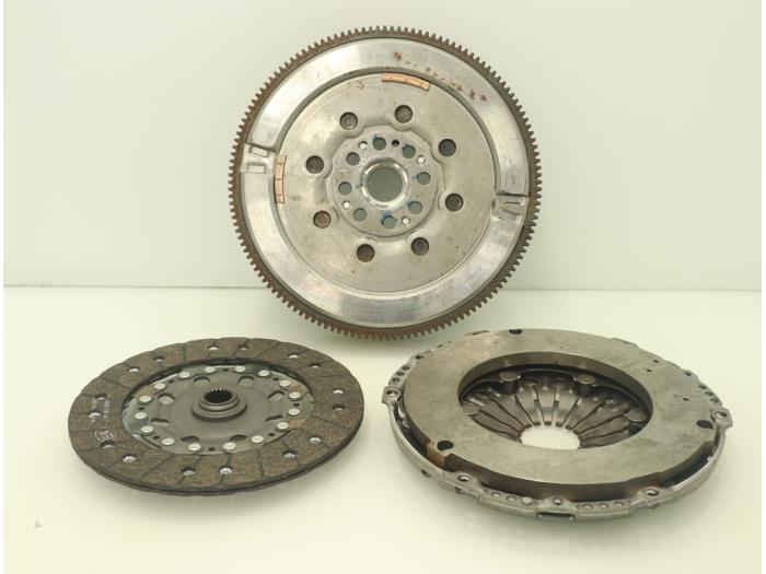 Clutch kit (complete) from a Mercedes-Benz Vito (447.6) 1.6 109 CDI 16V 2016