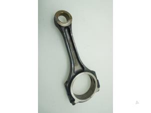Used Connecting rod Mercedes C (W205) C-200 2.0 CGI 16V Price € 90,75 Inclusive VAT offered by Brus Motors BV