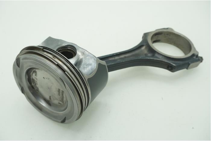 Connecting rod from a Mercedes-Benz C (W205) C-200 2.0 CGI 16V 2016