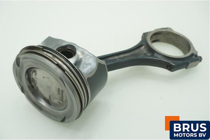 Usagé Bielle Mercedes C (W205) C-200 2.0 CGI 16V Prix € 90,75 Prix TTC proposé par Brus Motors BV