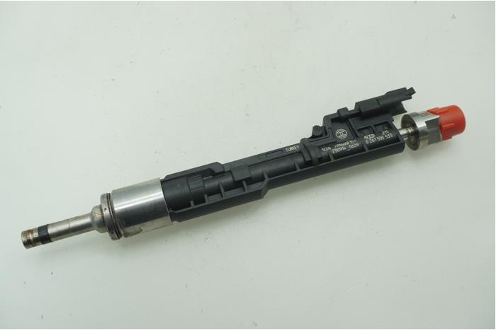 Injector (petrol injection) from a BMW X5 (F15) xDrive 35i 3.0 2016