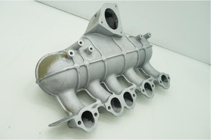 Intake manifold from a Volkswagen Crafter 2.5 TDI 30/32/35 2010