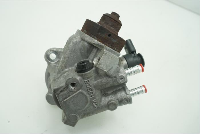 Mechanical fuel pump from a BMW 3 serie (F30) 316d 2.0 16V 2014