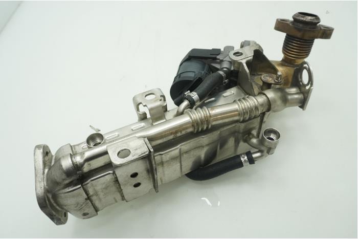 EGR valve from a BMW 3 serie (F30) 316d 2.0 16V 2014