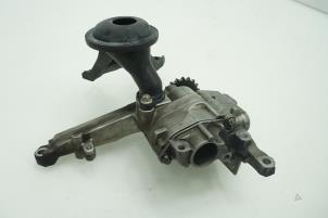 Used Oil pump Mercedes E (W211) 3.0 E-320 CDI 4-Matic V6 24V Price € 181,50 Inclusive VAT offered by Brus Motors BV