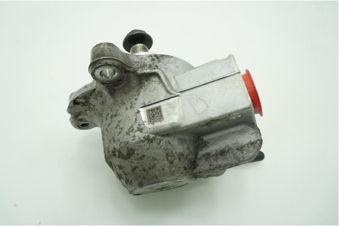 Mechanical fuel pump from a Ford Transit 2.0 TDCi 16V Eco Blue 105 2019