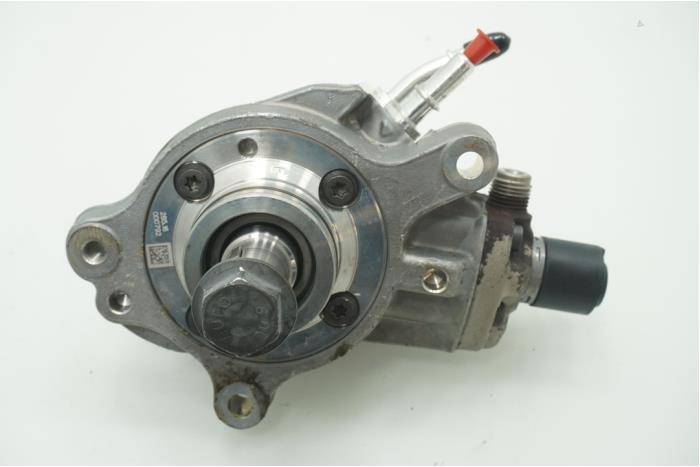 Mechanical fuel pump from a Ford Transit 2.0 TDCi 16V Eco Blue 130 2018