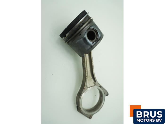 Usados Biela Landrover Range Rover III (LM) 3.6 TDV8 32V Precio € 151,25 IVA incluido ofrecido por Brus Motors BV