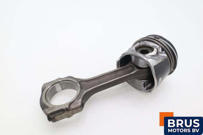 Usagé Bielle Peugeot Boxer (244) 2.2 HDi Prix € 90,75 Prix TTC proposé par Brus Motors BV