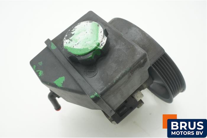 Usagé Pompe de direction Volvo V70 (GW/LW/LZ) 2.5 TDI Prix € 90,75 Prix TTC proposé par Brus Motors BV
